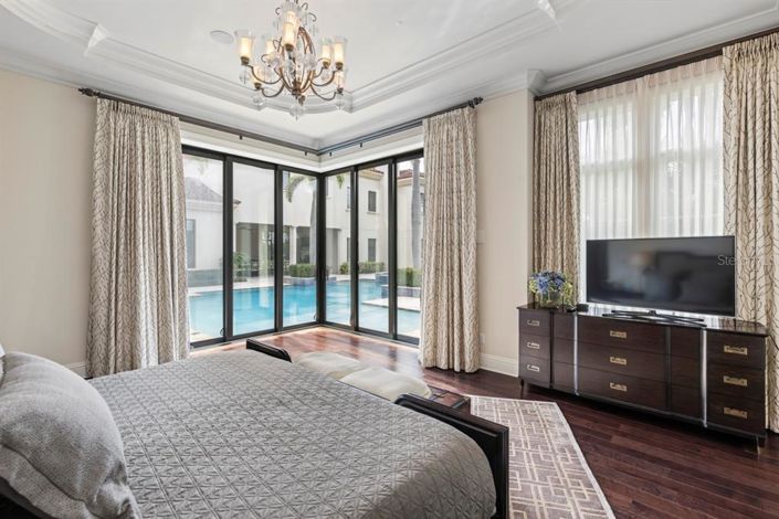 Image No.33-10 Bed Property for sale