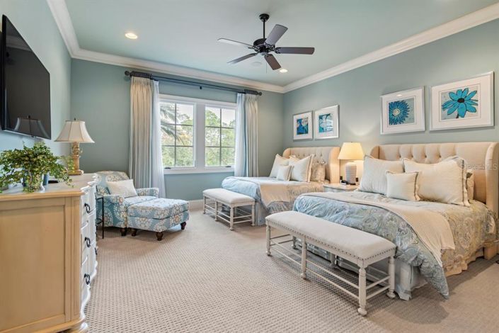 Image No.44-10 Bed Property for sale