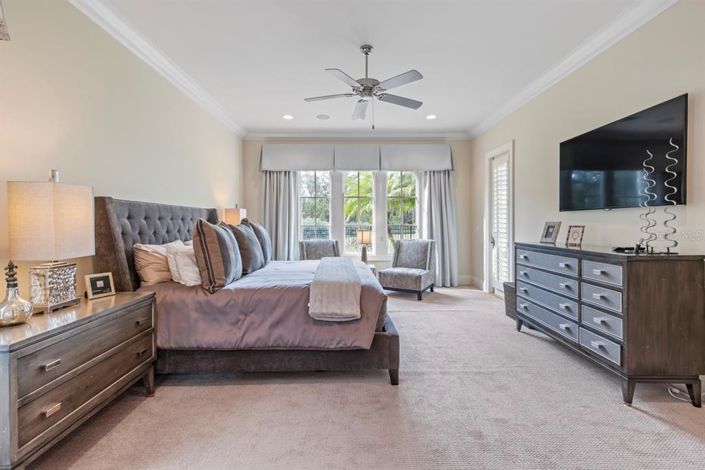 Image No.55-10 Bed Property for sale