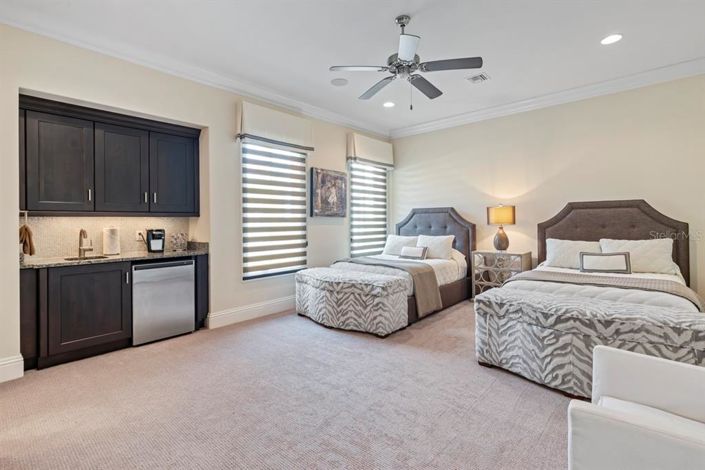 Image No.57-10 Bed Property for sale