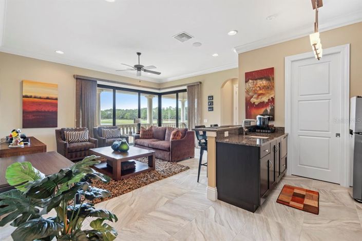 Image No.60-10 Bed Property for sale