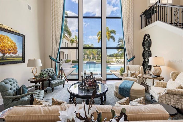 Image No.7-10 Bed Property for sale