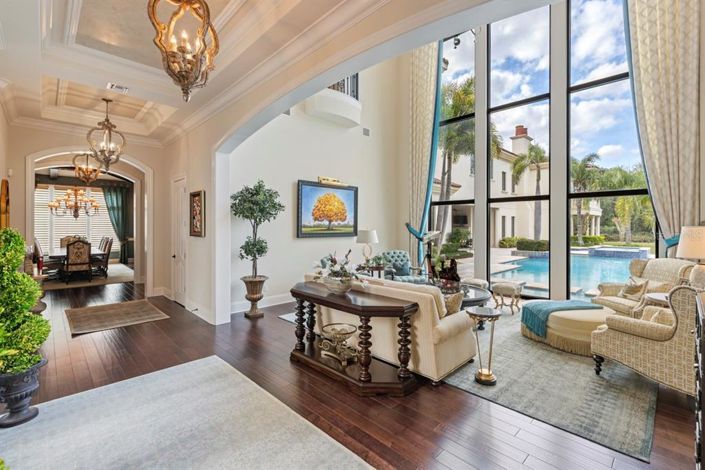 Image No.8-10 Bed Property for sale