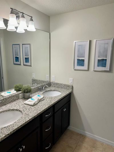 Image No.12-8 Bed Property for sale