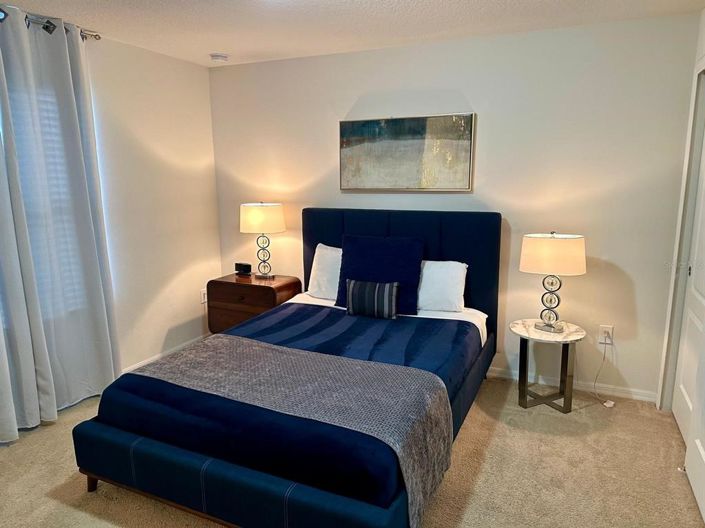 Image No.20-8 Bed Property for sale