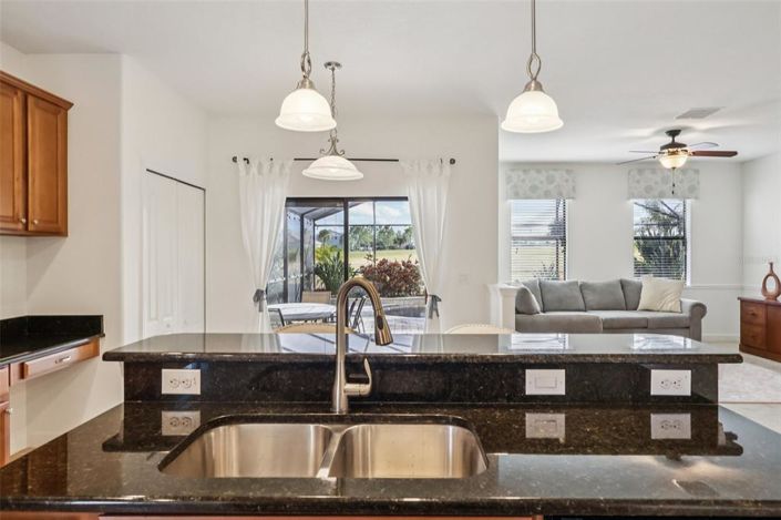 Image No.15-4 Bed Property for sale