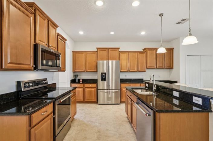 Image No.4-4 Bed Property for sale