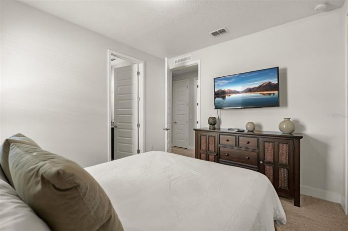 Image No.8-6 Bed Property for sale