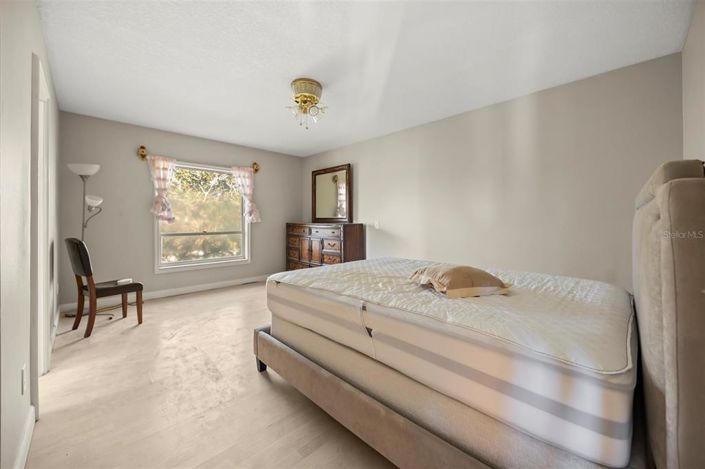 Image No.4-4 Bed Property for sale