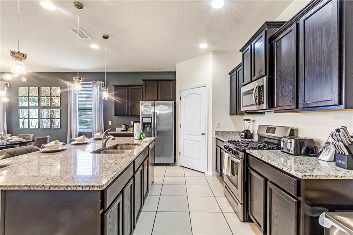 Image No.5-6 Bed Property for sale