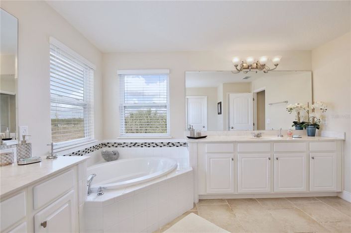 Image No.25-6 Bed Property for sale