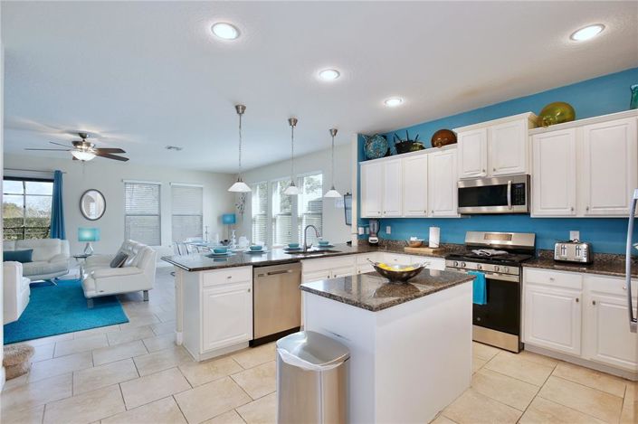 Image No.8-6 Bed Property for sale