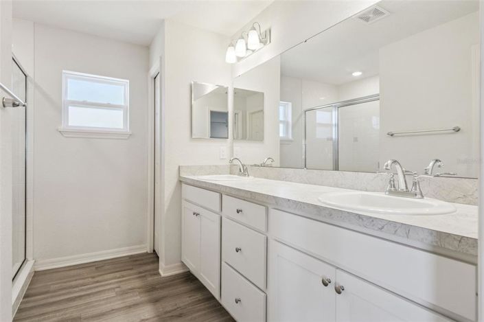 Image No.8-3 Bed Property for sale