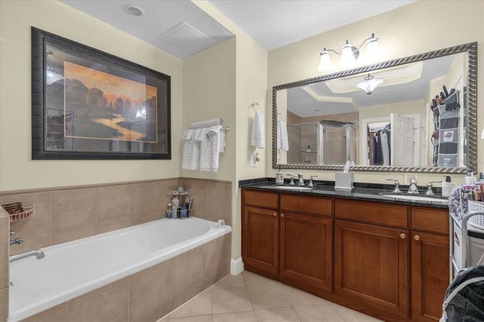 Image No.10-3 Bed Property for sale