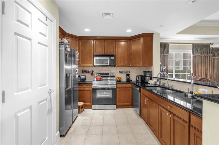 Image No.3-3 Bed Property for sale