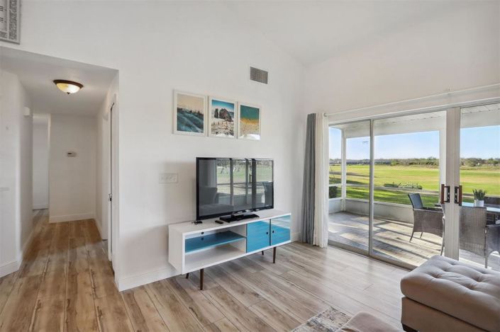 Image No.12-2 Bed Property for sale