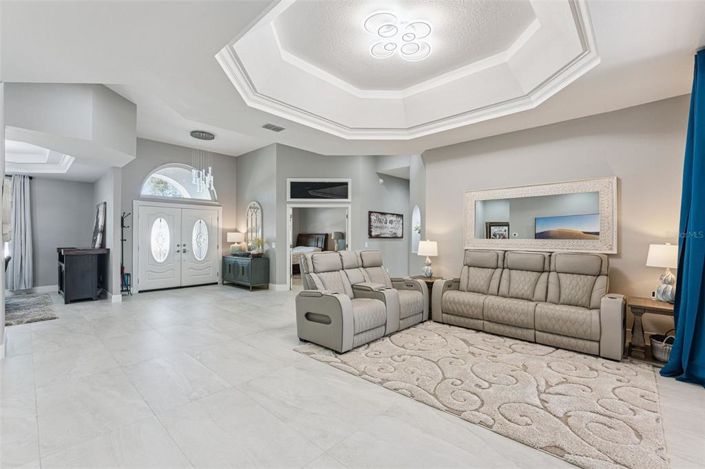 Image No.10-5 Bed Property for sale