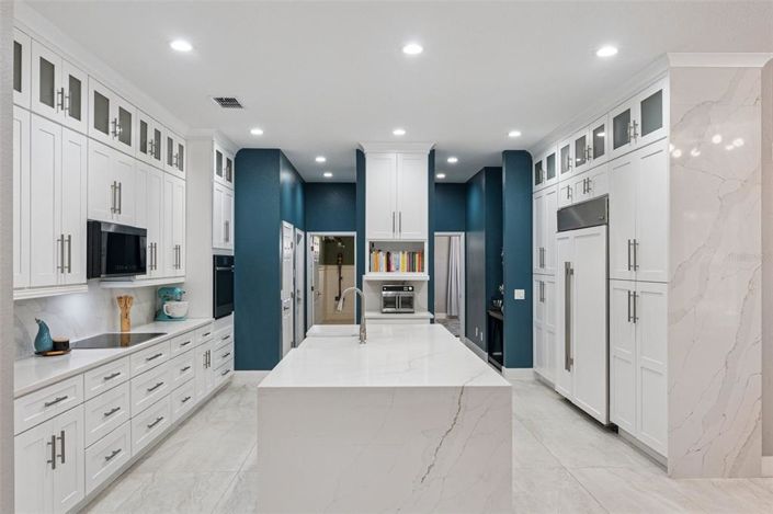 Image No.19-5 Bed Property for sale