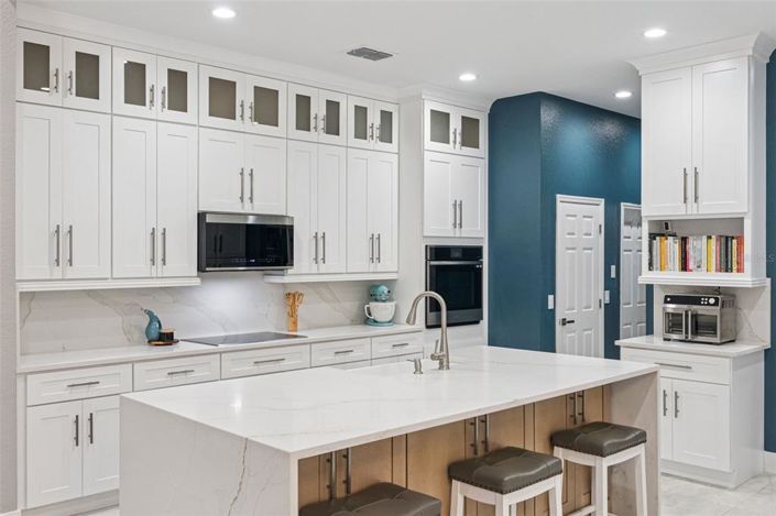 Image No.20-5 Bed Property for sale