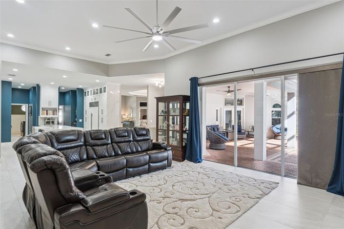 Image No.26-5 Bed Property for sale