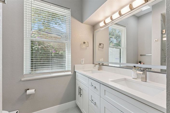 Image No.37-5 Bed Property for sale