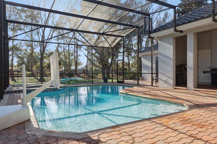 Image No.50-5 Bed Property for sale