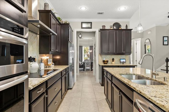 Image No.16-7 Bed Property for sale