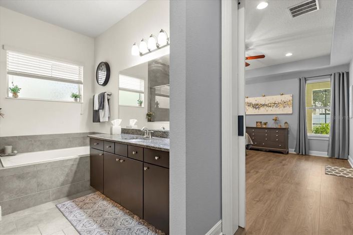 Image No.24-7 Bed Property for sale