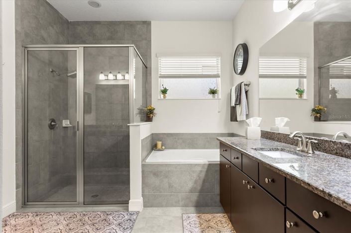 Image No.25-7 Bed Property for sale