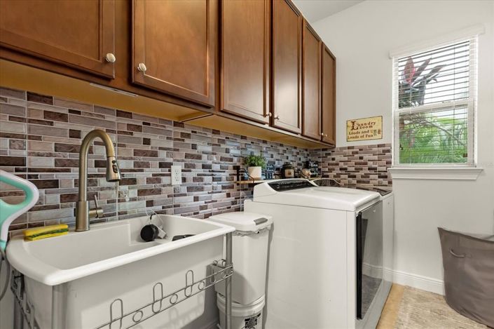 Image No.29-7 Bed Property for sale