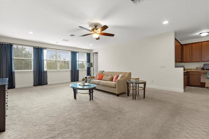 Image No.32-7 Bed Property for sale