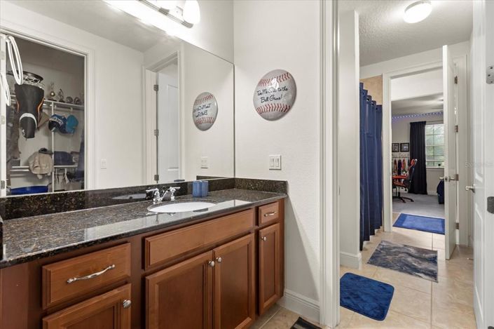 Image No.38-7 Bed Property for sale