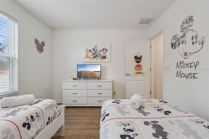 Image No.24-6 Bed Property for sale