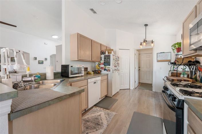 Image No.11-3 Bed Property for sale