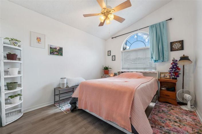 Image No.5-3 Bed Property for sale