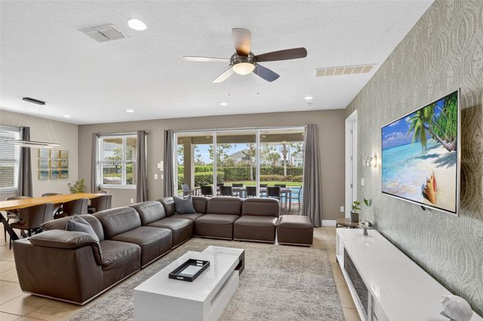 Image No.15-8 Bed Property for sale