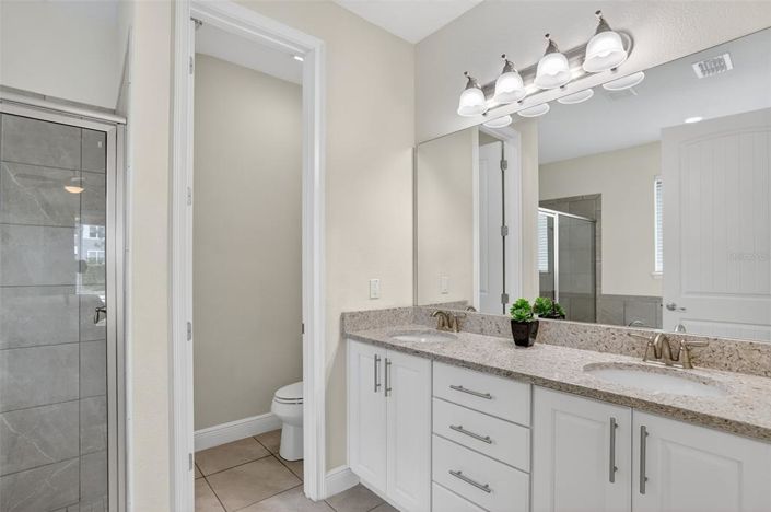 Image No.22-8 Bed Property for sale