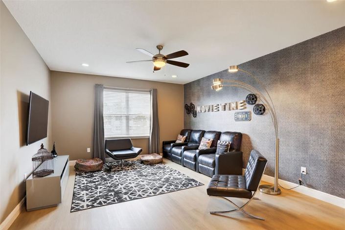 Image No.24-8 Bed Property for sale