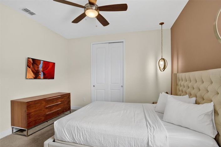 Image No.32-8 Bed Property for sale