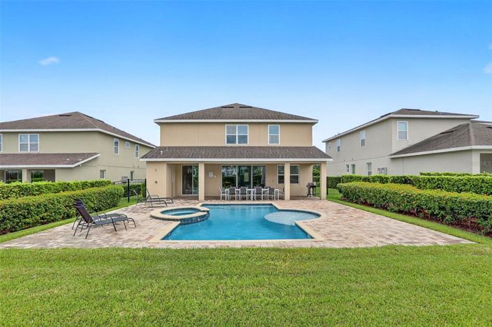 Image No.55-8 Bed Property for sale