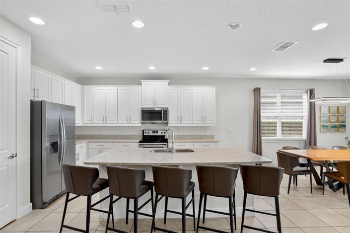 Image No.6-8 Bed Property for sale