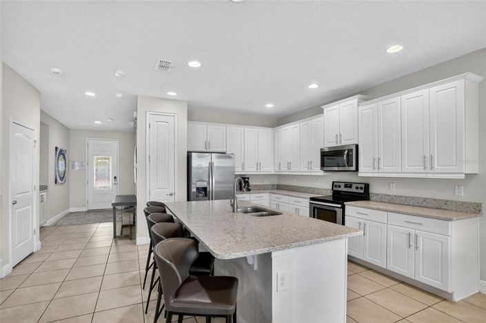 Image No.7-8 Bed Property for sale