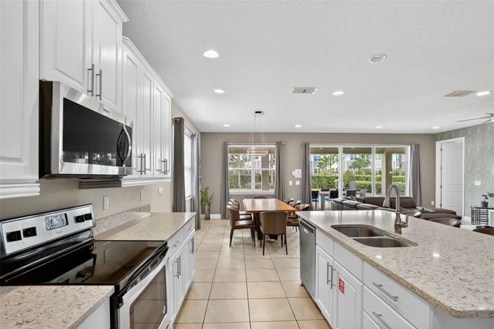 Image No.9-8 Bed Property for sale