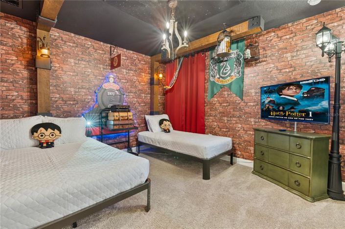 Image No.11-8 Bed Property for sale