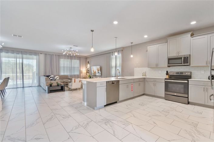 Image No.15-8 Bed Property for sale