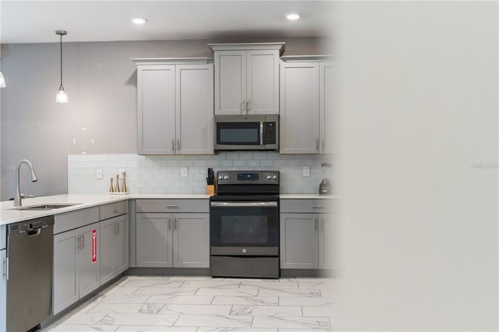 Image No.16-8 Bed Property for sale