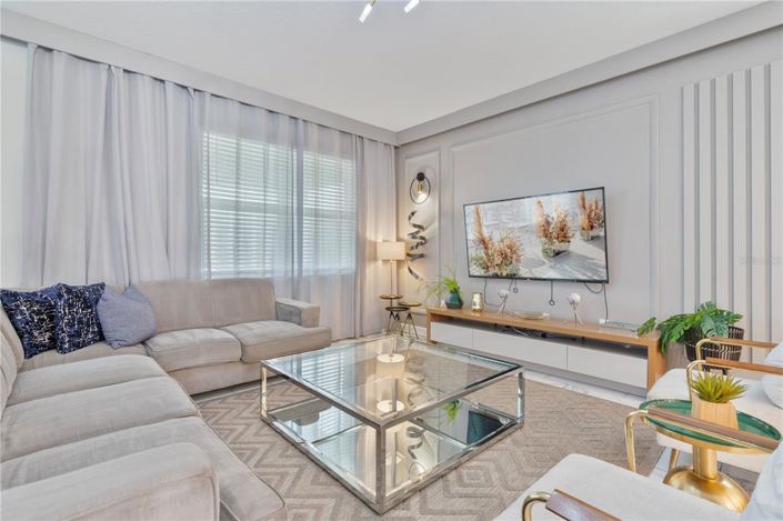 Image No.20-8 Bed Property for sale