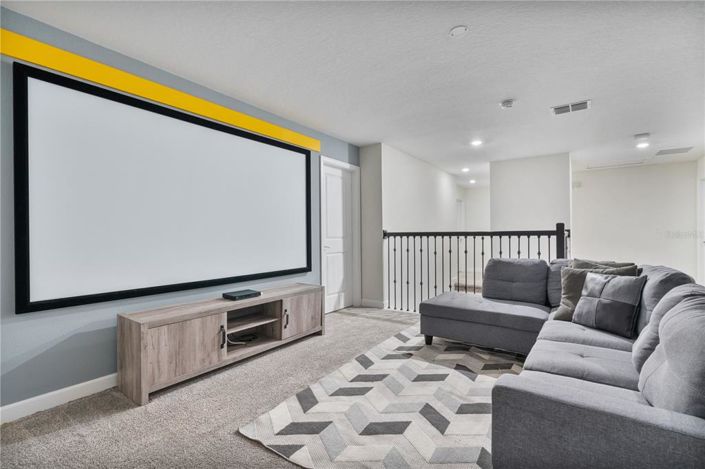 Image No.22-8 Bed Property for sale