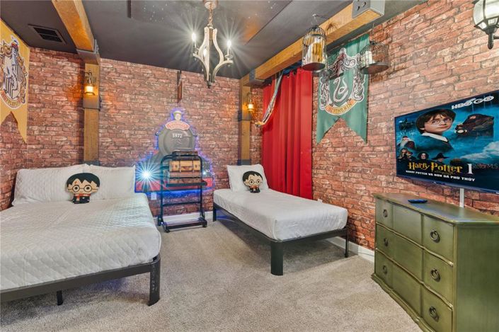 Image No.53-8 Bed Property for sale