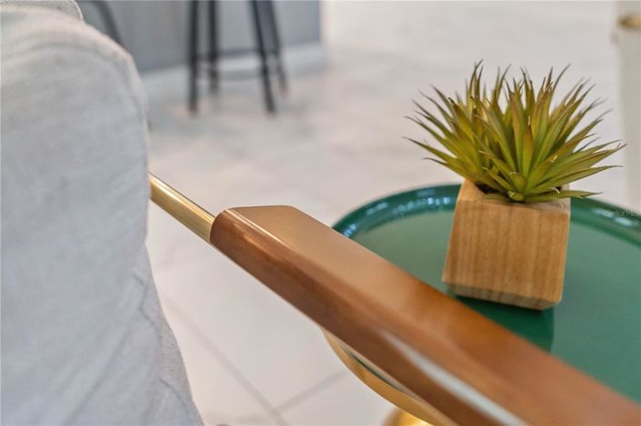 Image No.60-8 Bed Property for sale